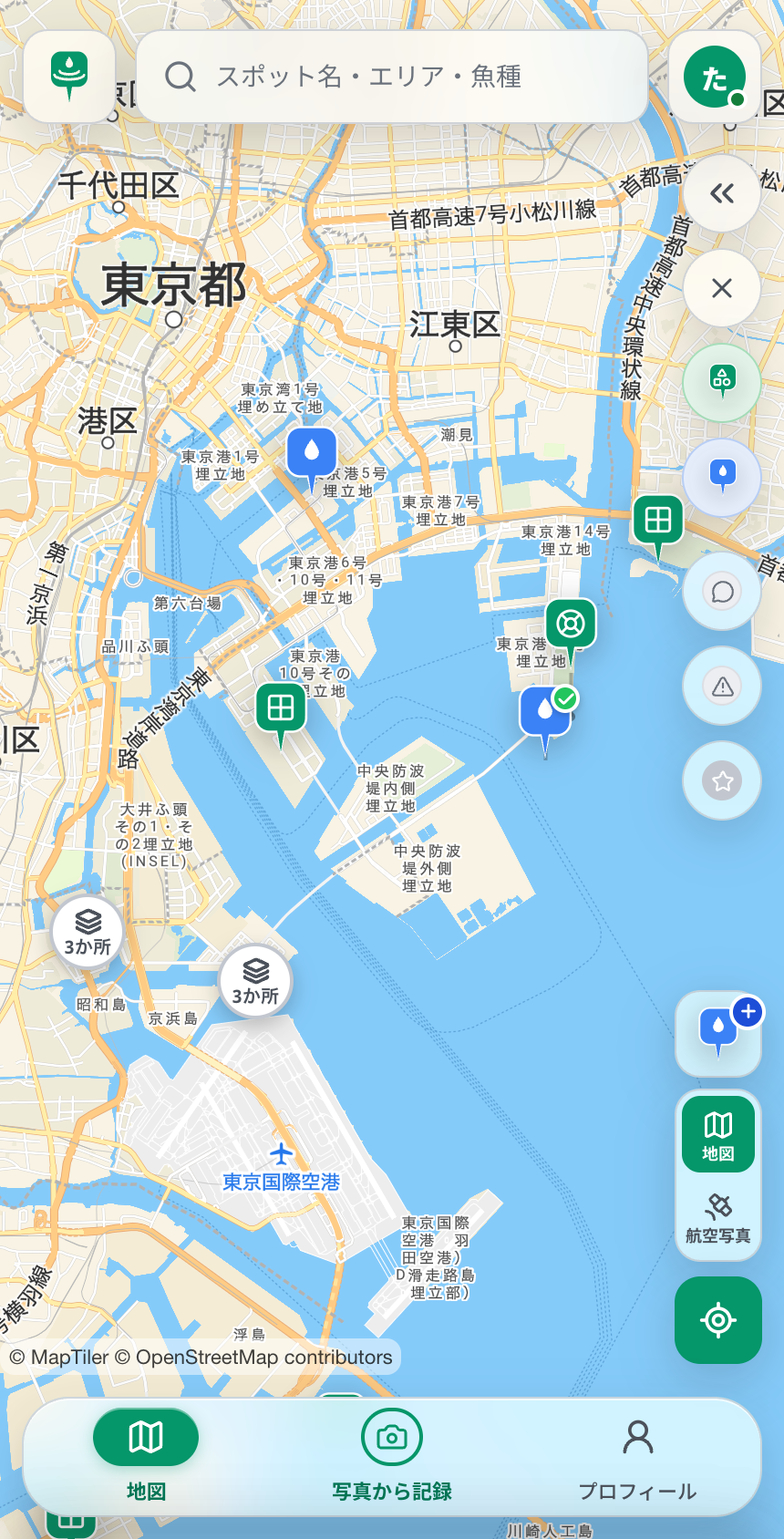 地図の画面。自分だけに見える青いピンのマイスポットが、釣りの可否の目印つきで並ぶ